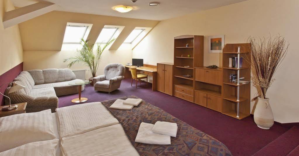 A Plus Hotel & Hostel Praga Zewnętrze zdjęcie